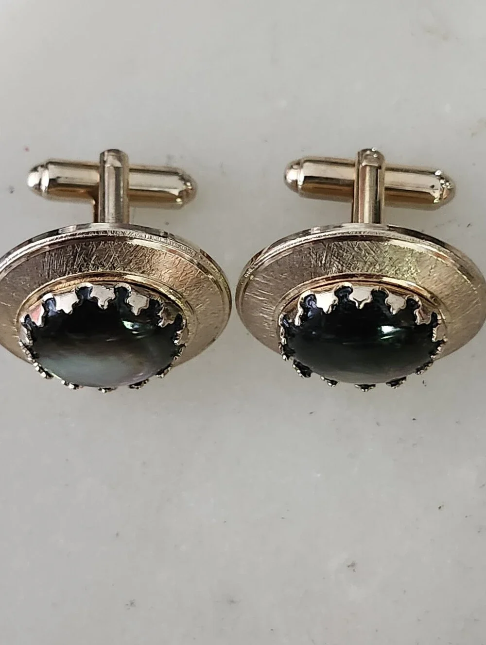 Gold Tone Mother-of-Pearl Round Cuff Links